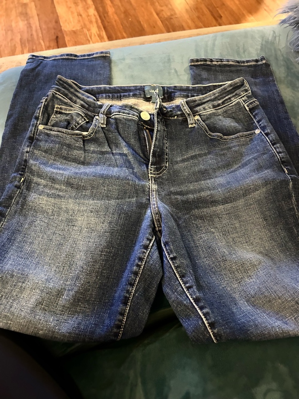 Jag Jeans Straight Leg Women's Jeans in Medium Blue Wash